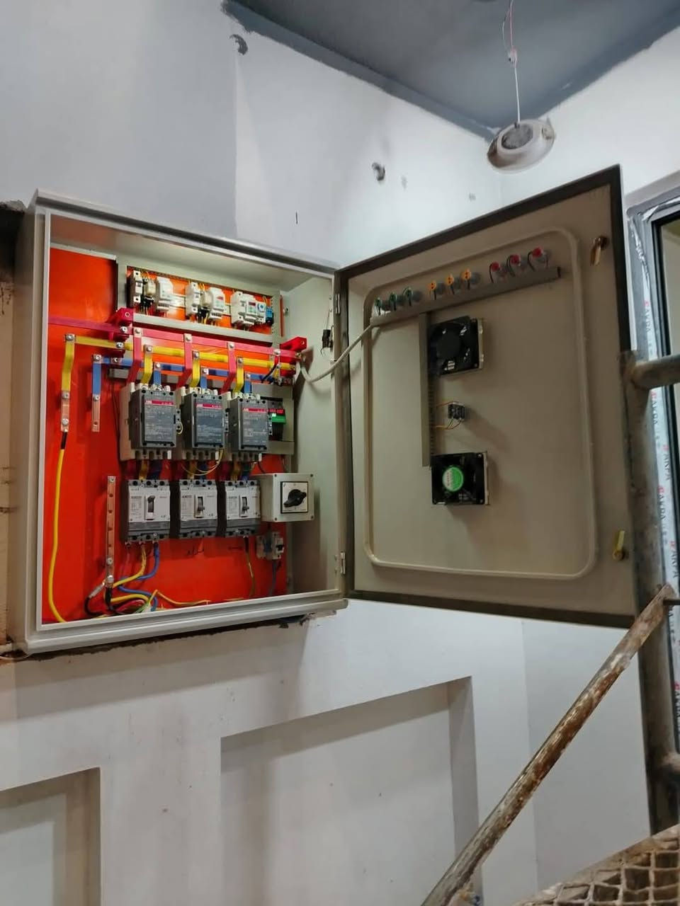 جانب من اعمالنا في مجال الكهرباء وتنصيب السبالت وصيانة جمع الأجهزة الكهربائية هاتف ***********
