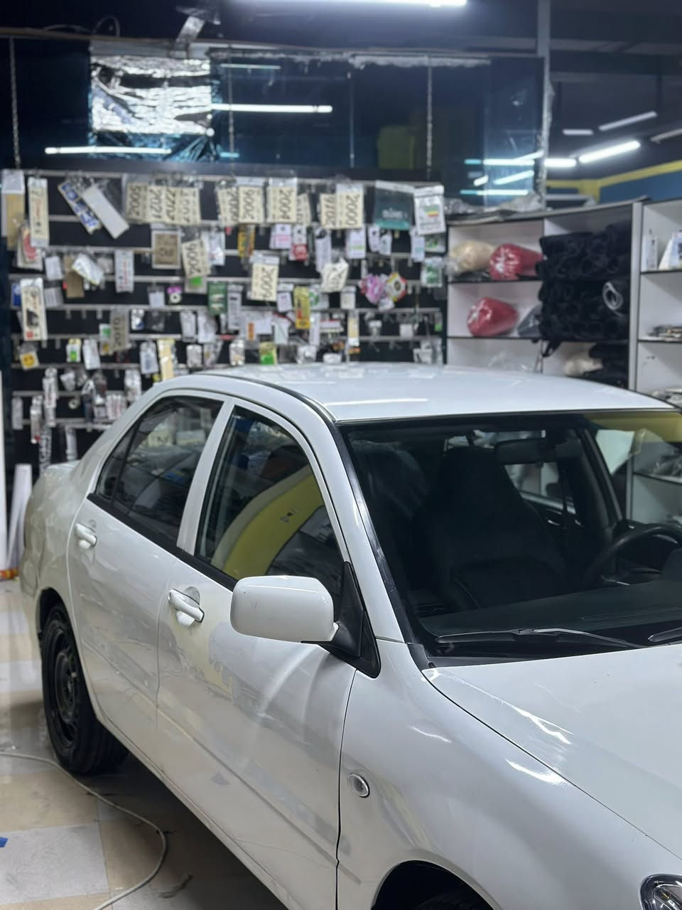 لانسەر٢٠١١مەکینە گەورە
ڕەقەم خصوصی بەغدا 
سەنەوی ئەوەلیاتی خۆی لەگەڵە بێ موشکیلە 
نمونە لە جوانی گێڕو مەکینە بە شەرت ناو سلڤەر 
دەعمی قوڕسی نییە سەیارەکە  ٢ بستی تەعدیلە و بە کارت بۆیاغە  ئەوەی تر لەسەر کاڵ بونەوە 
ژ.م ***********
