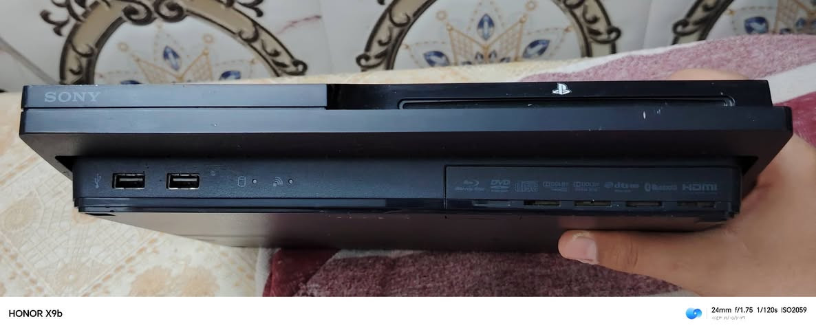 للبيع جهاز بلايستيشن 3 سليم (PS3 Slim)، الجهاز نظيف
جداً وبحالة ممتازة
​🛑 مواصفات الجهاز ومميزاته:
​الموديل: PS3 Slim (أفضل وأبرد موديل يتحمل لعب وما يحمى وموفر للطاقة).
​التعديل: مهكر جاهز (تكدر تنزل عليه أي لعبة تعجبك مجاناً).

​الألعاب: متروس ومحمل بالكامل بـ 17 لعبة من أقوى وأشهر الألعاب (بيها ألعاب كورة بآخر الانتقالات، قراند 5، سيارات، ومغامرات).
​📦 الملحقات الكاملة ويا الجهاز:
​يد تحكم عدد (2) شغالين ونظيفين للعب المشترك 🎮🎮.
​واير الطاقة (الكهرباء) الأصلي.
​كابل HDMI للصورة عالية الدقة HD.
​كابل شحن اليدات (USB).
​📌 ملاحظة: الجهاز كامل مكمل
 ما تصرف عليه أي دينار.

​💰 السعر المطلوب: [165الف]وبي مجال للشراي
📍 المكان: بابل / المحاويل ).
📞 للتواصل والاستفسار:خاص


**إذا كنت صاحب هذا الإعلان وتريد حذفه لأي سبب، رجاءا أرسل رسالة إلى الدعم الفني**
