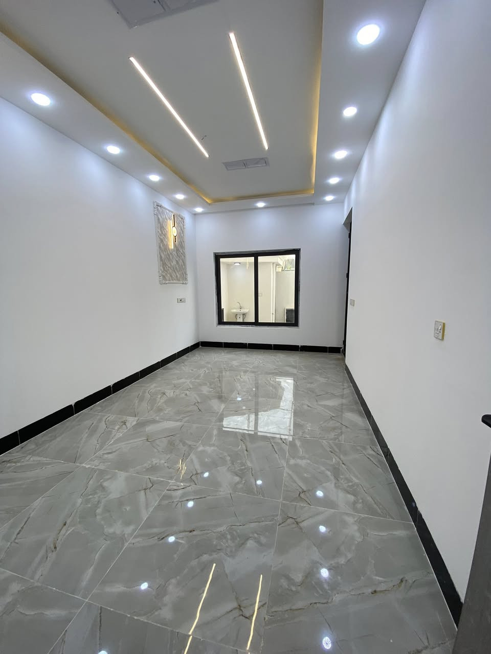 🏠اعلان اعلان
داران للبيع
موقع مميز
~~~~~~~~~~~
📄طابو ملك صرف
🧱بناء درجه اولى
~~~~~~~~~~~
سقف مغربي ✔️
واجهة فلين✔️
نظام تبريد مركزي✔️
بناء هندسي✔️
~~~~~~~~~~~~
راحه بال✔️
استقرار✔️
هدوء✔️
~~~~~~~~~~~~
📐المساحه:-135م
📐الواجهة :-6.75م
~~~~~~~~~~~
📍الموقع :الاسرى و المفقودين
مقابيل جامع العدل
~~~~~~~~~~~
💸السعر :-علق ب(تم) يوصلك السعر مناسب 
~~~~~~~~~~~
الطابق الاول  يحتوي:-
استقبال +مطبخ بارد+مطبخ حار
هول+غرفتين نوم+صحيات
~~~~~~~~~~~
الطابق الثاني يحتوي على:
هول +صحيات +غرفتين نوم
~~~~~~~~~~~
للاستفسار اكثر الاتصال على
***********📱
~~~~~~~~~~~
نستقبل جميع العروض 
🏠السكنيه  🏛️التجاريه
