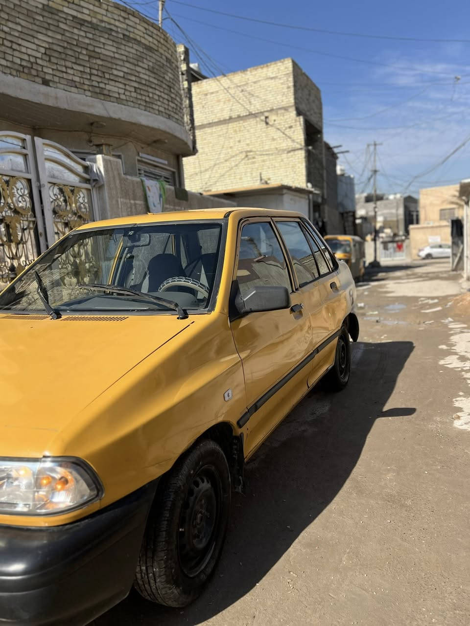 السلام عليكم سايبه للبيع موديل 2012بيه حادث مثل ما موضح بلصوره جاملغ خلفي مكينه لا تبخير ولا تنقيص مكفولة سياره جاهزه كبل للشارع عليه غرامات 500الف  نازله من فلوسهة 
مكانه بغداد العبيدي ***********السعر 20 ورقه وبيه مجال
