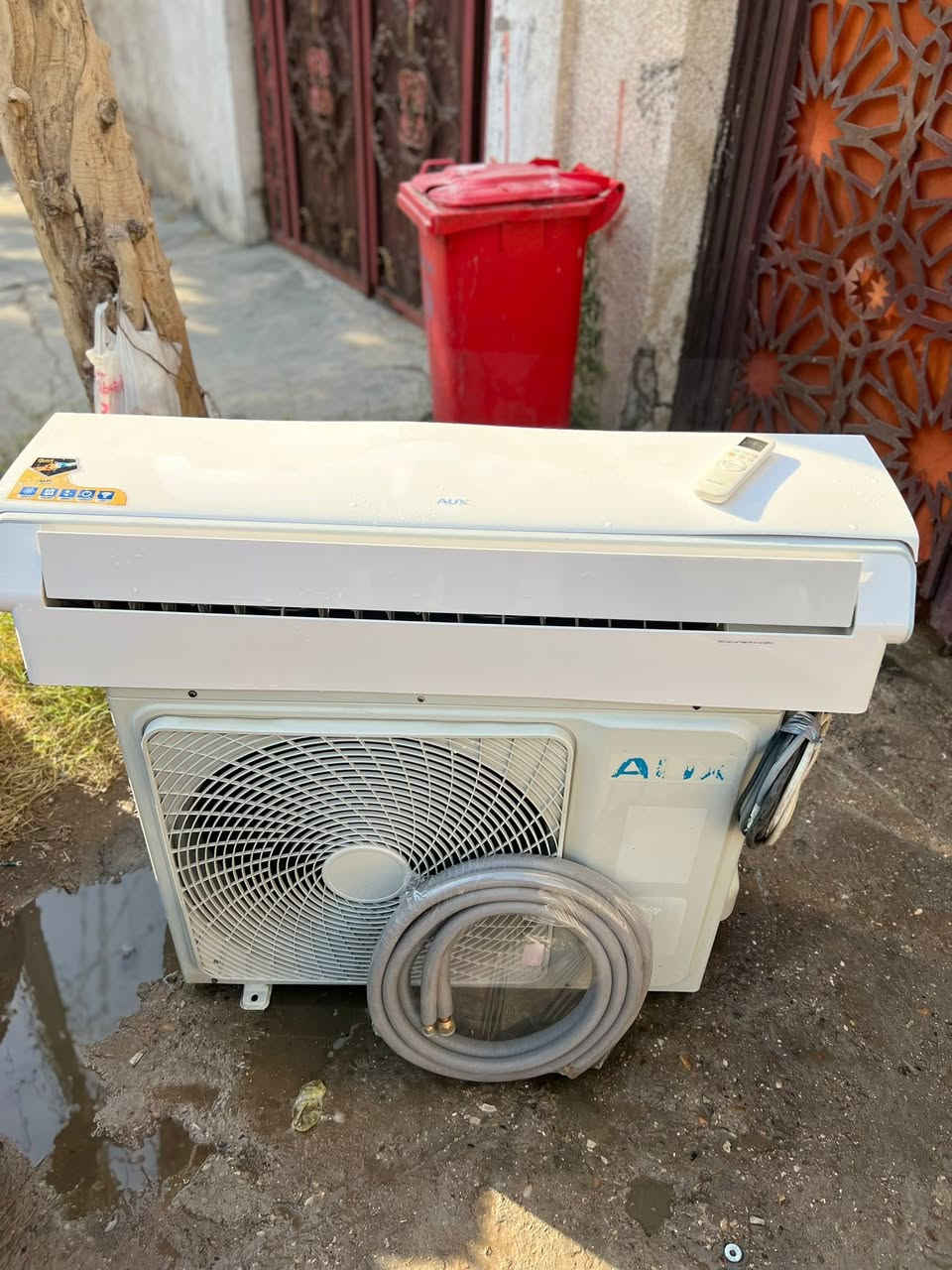 السلام وعليكم اخوان للبيع سبلت اواكس طنين وثلث 
نضافه95/100 تبريده ثلج ❄️☃️🧊+تدفئه ملغيه فقط 
كامل مكمل جيب وشد بواري جدد ريمونت وايرات اخوان 
 الجهاز رديتراته صفر  موس 
غازه مقفول كامل مغسول وجاهز 
بعد معروف الاواكس  بتبريده ودفعه القوي جاهز بس عليك تشده 
السعر425 وبي مجال بسيط 
اخوان السبلت مو انفيرتر عادي
شارع فلسطين ***********
