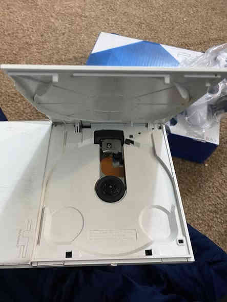 سلام عليكم بلي تو ريجن ياباني يستقبل العاب كوبي واصلي للبيع جهاز مرتين شغلته يمي الجهاز شغال 100%100 اليده الاصليه مالته موجوده ول وايرات الاصليه هم موجوده الجهاز يجي وياه هديه قرص التفاصيل بل خاص رقم التواصل *********** ماعندي توصيل
