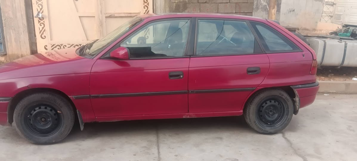 سيارة استرة للبيع حجم 16 كير اوتوماتيك مديل92 للاتصال علا هاذة الرقم للئستفسار *********** المكان الموصل جانب الئيمن
