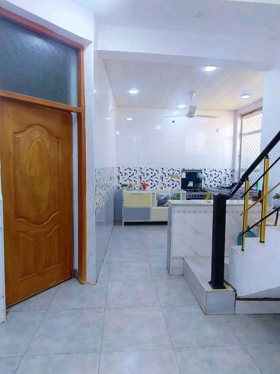 مشتمل للبيع المساحه 125م سند 25
بناء حديث 
غرفتين نوم استقبال وهول ومطبخ ومجمع صحيات
الورديه -شارع المشجر قرب الملعب ثاني بيت عن التبليط الفرعي السعر 67 للاستفسار الاتصال على الرقم  ***********
