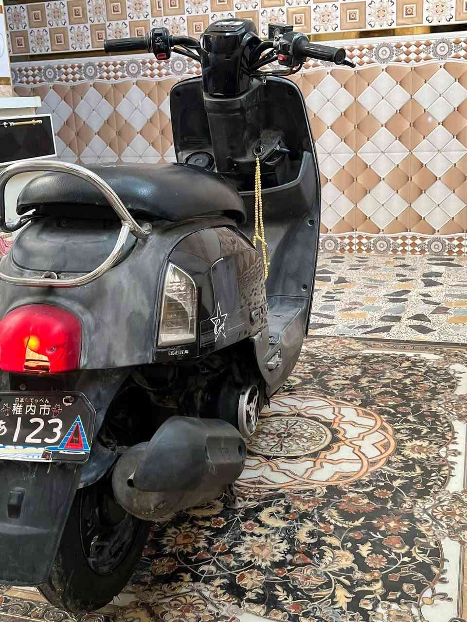 سلام عليكم دراجه بوليس مال رمبه جديده دراجه بلاديه كفراته كله مختمه دراجه نوزل سرعته 120 أوراقه كله موجوده تترقم دراجه مكمركه منفيسه موجود سعر مليون وبيه مجال العنوان أم الكبر والغزلان مامتواجد عل فيس  مكلف بل نشر الرقم ***********
