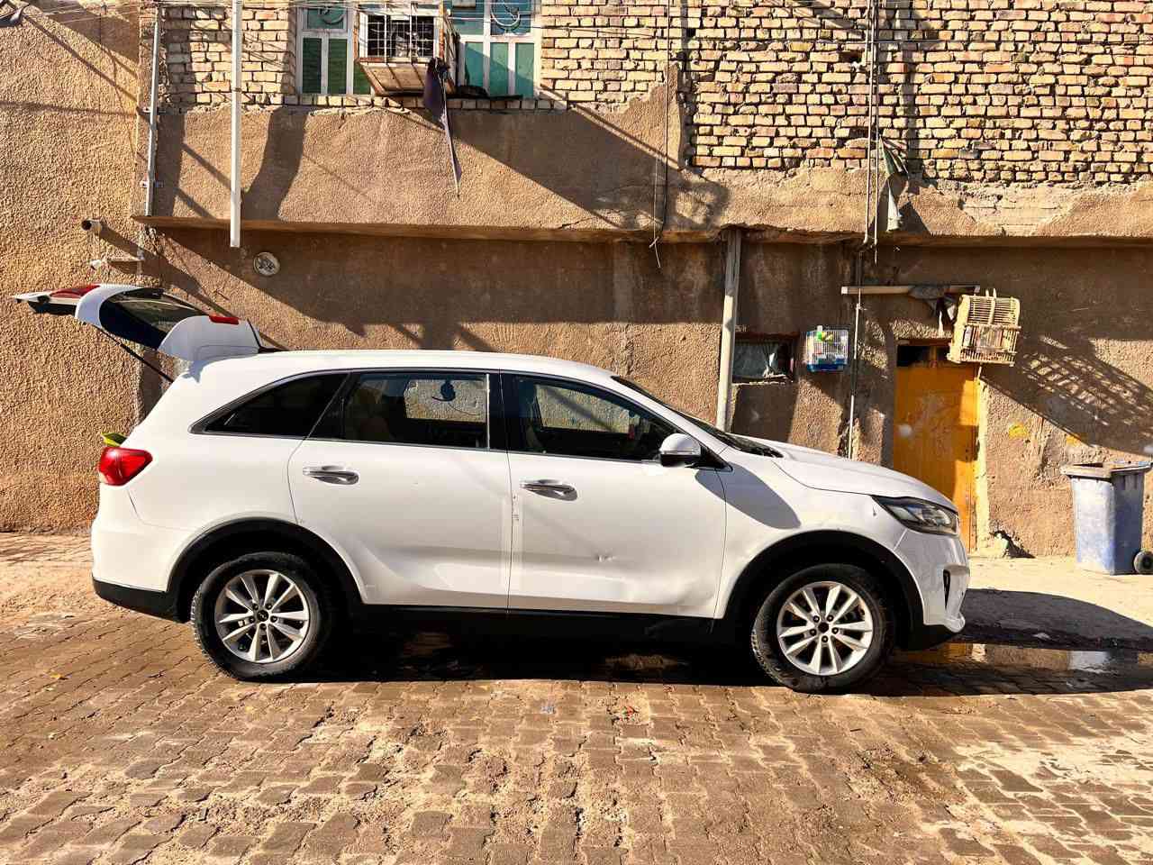 السلام عليكم سورنتو موديل ٢٠١٩ للبيع بيضه محرك 4 سلندر 7 راكب  وارد امريكي رقم دولي جديد مكانها بغداد مدينه الصدر رقمي *********** السعر165وبيها مجال
