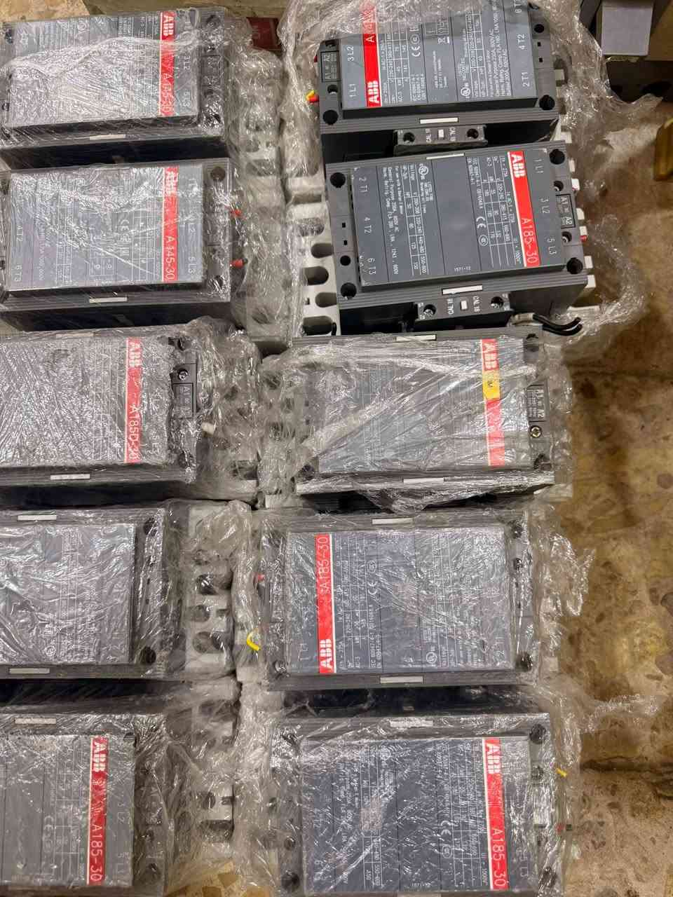 السلام عليكم يتوفر كونتكترات اصلي باله ABB / 250A / أتواصل ع رقم واتساب ‭***********‬
