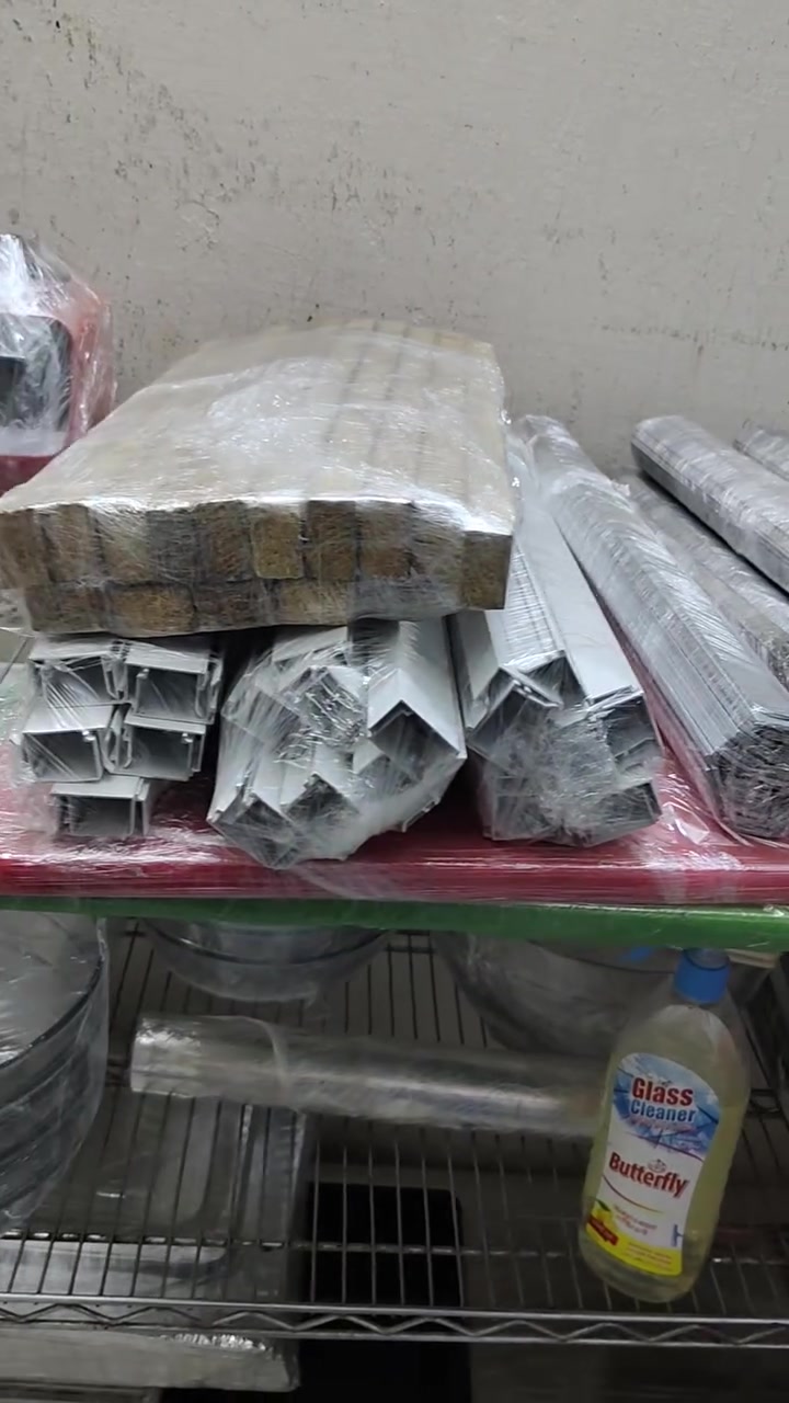 غراض مطعم جديده كلش للبيع بسعر مناسب العنوان ديالى قضاء المقدادية حي المعلمين
***********
