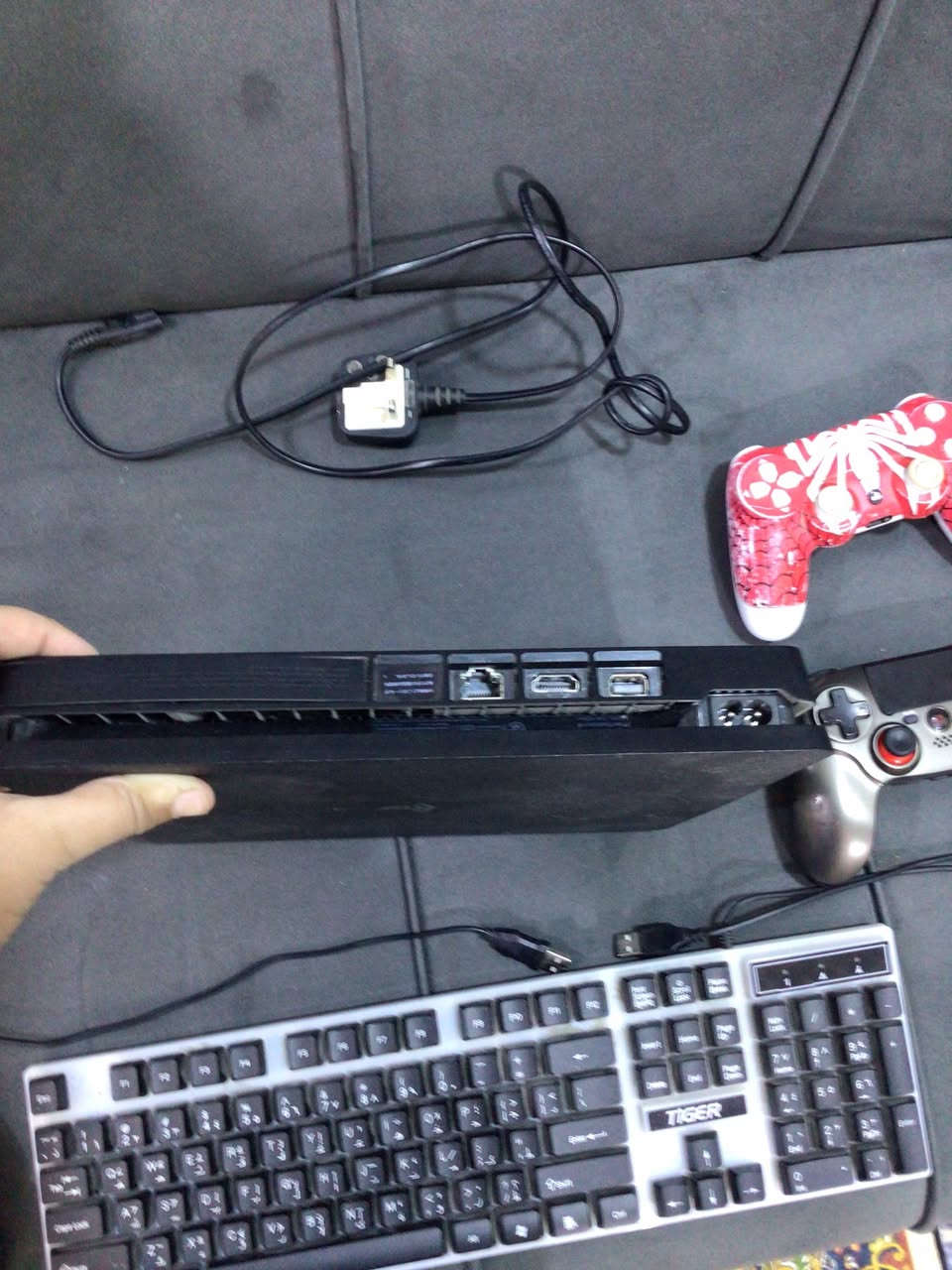 السلام عليك
بليستيشن4للبيع
بيه جوستك 2+شاحنه+كيبورد وماوس
وبيه قرصين ماين كرافت+جي تيء4والعاب تنزيل
السعر285وبيه مجال
رقم:***********
