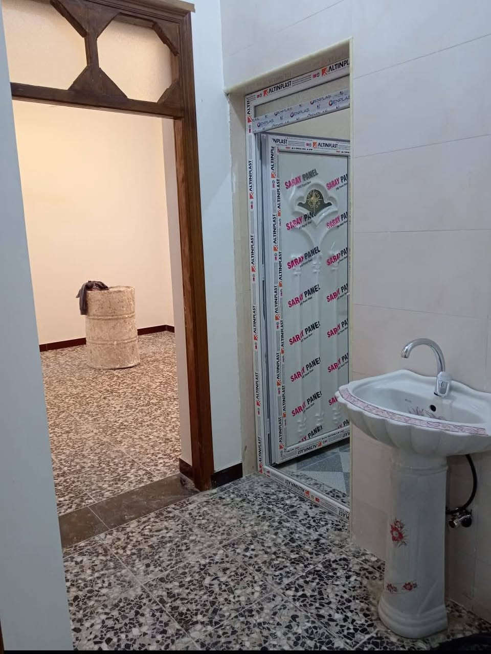 السلام عليكم مكتب عقارات الشمس  مقابيل المستشفى التركي !!!
                         بإدارة ((أحمد الگريطي))
                    
    ☎️*********** 
                        ☎️***********

🏠 دار للايجار مساحه 150م حديث يحتوي على غرفتين وكليدور وصاله ومطبخ ومجمع صحيات داخليه وخارجيه وطارمه 

⁦^⁠_⁠_⁠_⁠_⁠_⁠_⁠_⁠_⁠_⁠^⁩⁦(⁠✯⁠ᴗ⁠✯⁠)⁩⁦(⁠✯⁠ᴗ⁠✯⁠)⁩⁦^⁠_⁠_⁠_⁠_⁠_⁠_⁠_⁠_⁠_⁠^⁩

🌎 الموقع شارع 80 قرب الساده البو خطه 

⁦^⁠_⁠_⁠_⁠_⁠_⁠_⁠_⁠_⁠_⁠^⁩⁦(⁠✯⁠ᴗ⁠✯⁠)⁩⁦(⁠✯⁠ᴗ⁠✯⁠)⁩⁦^⁠_⁠_⁠_⁠_⁠_⁠_⁠_⁠_⁠_⁠^⁩

💸💰 قيمة الإيجار 325
