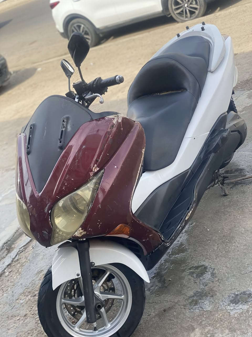 السلام عليكم فورزا0/10 للبيع عميه بلاد دراجه مكفوله مكينه وكهربائيات كلها شغاله نضيفه كلش بس الله يجفيكم الشر انضربت بلكفر الامامي غيره كلشي مابيها بعد ومكفوله من كلشي شلعه ومعدل تخبل وادامه كامله وقبل سبوعين بدلت زوج تايرات بانزين محسن دهن امزويل عنواني بغداد سعر1250 وبيها مجال حك الجيه ***********
