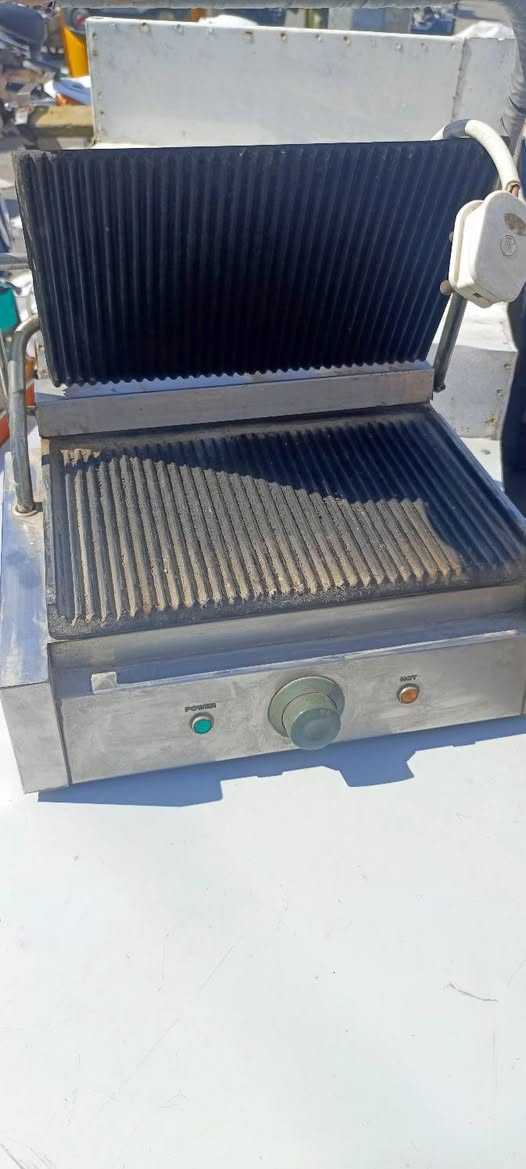 كابسة صاج كهربائية مستخدمة قليل 60 وبية مجال


**إذا كنت صاحب هذا الإعلان وتريد حذفه لأي سبب، رجاءا أرسل رسالة إلى الدعم الفني**