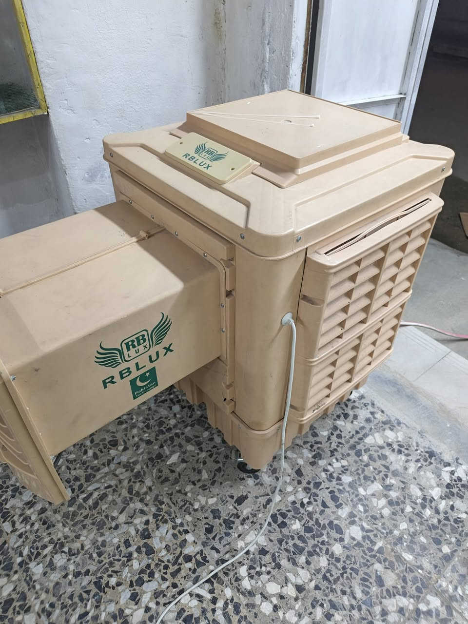 سلام عليكم شباب مبرده جديد صالهه خمس تيام من شتريتهه بس بكان ماعندي بل اسواق وريد ابيعهه ريدهه 300 وبيهه مجال بصيط عنوان الحريه الثالثة قرب جامع المشاهده الرقم الاستفسار ***********
