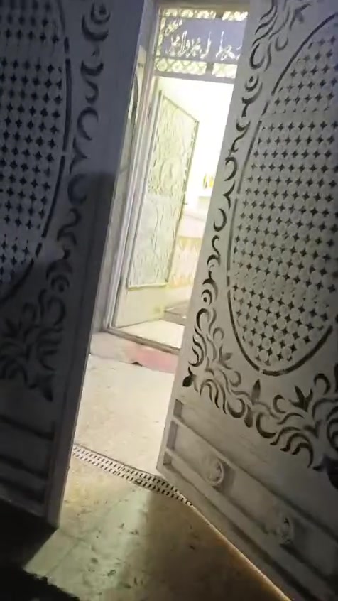 بيت للبيع مساحة ١٠٠ متر طابق ونص فول مواصفات في رئاسة العبيدي شارع ٢٠ خلف معمل الغاز شارع الشهيد سلام الكناني
***********
