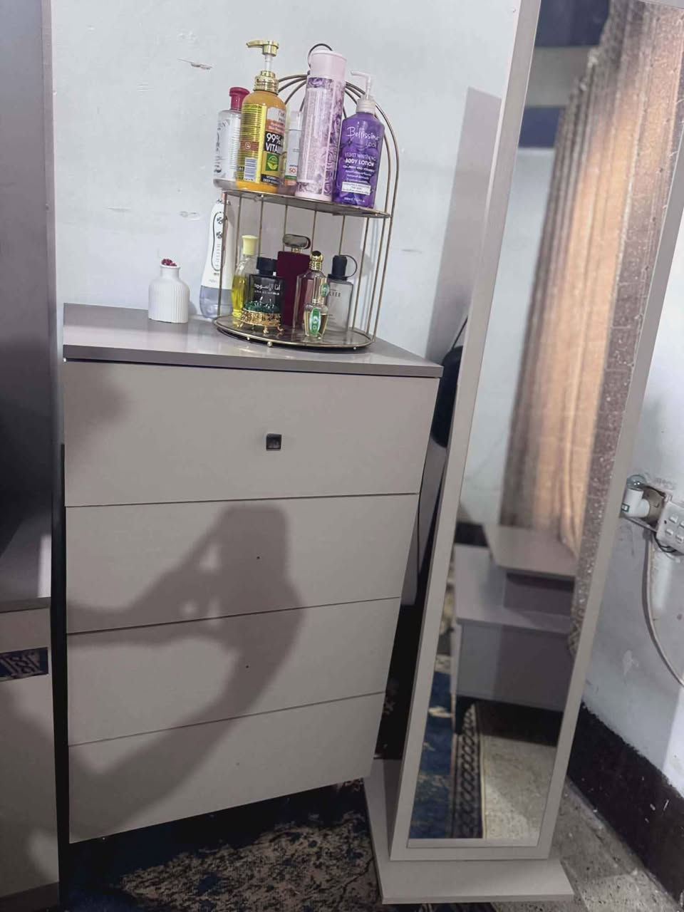 غرفة نوم تركية نظيفة جدا استعمال 6اشهر تتكون من 10قطع مبينة بالصور كنتور 6ابواب مع ملحق بابين السرير جك مخزن  سعر الشراء مليونين 🌹🌹🌹🌹🌹

السعر مليون و100 وبيها مجال 🔥🔥🔥مكلف بالنشر 
🌿🌿🌿🌿🌿🤗🌿🌿
حي عدن قرب جامع الأمين *********** موصل, نينوى
