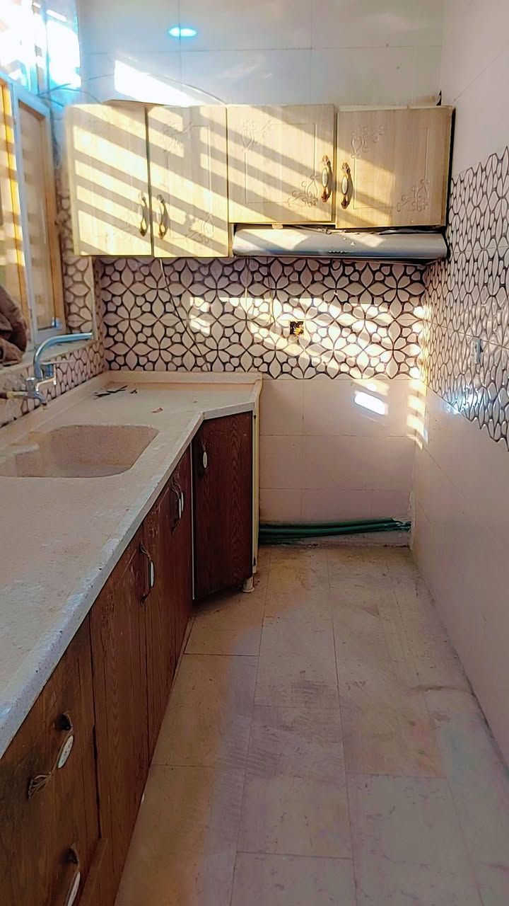 دار للبيع طابو صرف مساحة/ ٦٧م /ونص ٣غرف نوم/ ٢حمام واستقبال ومطبخ حي الجهاد مدخل الامانه موقع مميز قريب عن الشارع الرئيسي وشارع ١٥ رصيف ٣م 
للطلب والاستفسار/*********** /يوجد واتس اب
