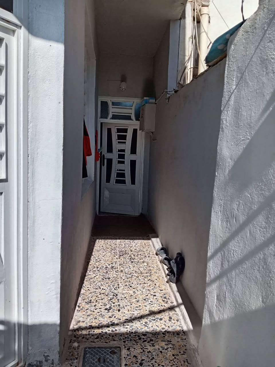 سلام عليكم بيت للبيع 100 متر بل نداء بل 59 يم جامعه الكفيل شارع 60 ثاني للاستغسار  ***********
