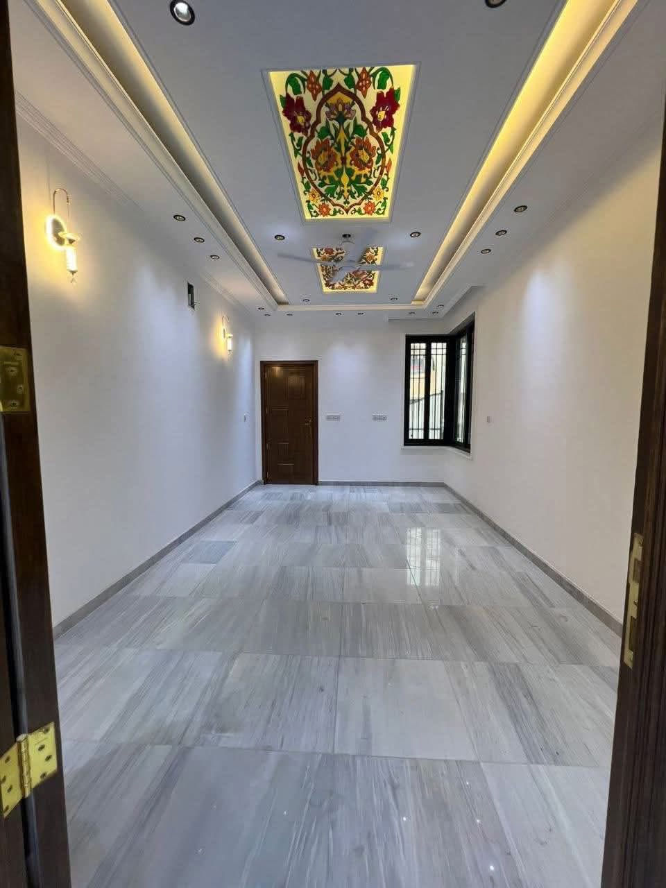 يوجد دار للبيع  في زيونه 
مساحه ٢٢٠متر واجها 7.5 نزال 30
درجه أولى مودرن
 5 غرف نوم مع سويتات 
صالات ٢ 
مطابخ حار وبارد مناور 
كراج كبير 
جاهز لسكن مربع سكني هادء 
للاستفسار ***********
محمد الشمري للعقار
