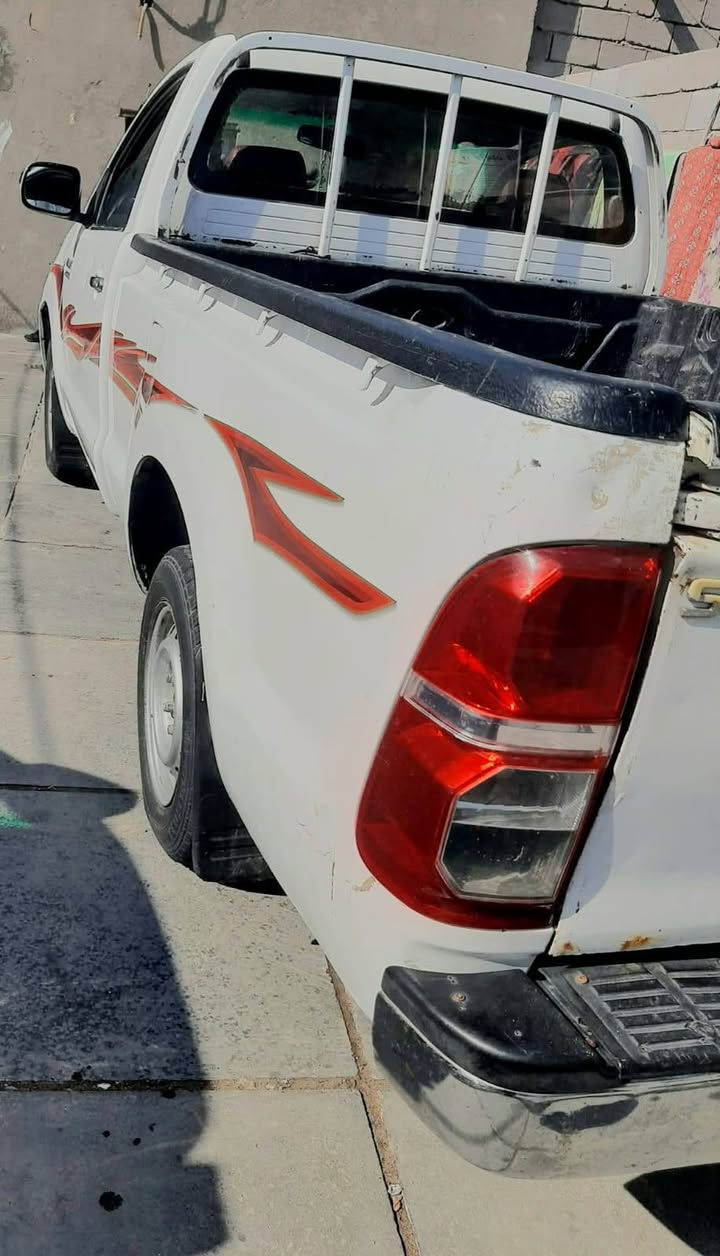 السلام عليكم تويوتا هايلوكس للبيع موديل 2011 تهم تاير حداديه سياره كنا نقص ما بيهام***********
