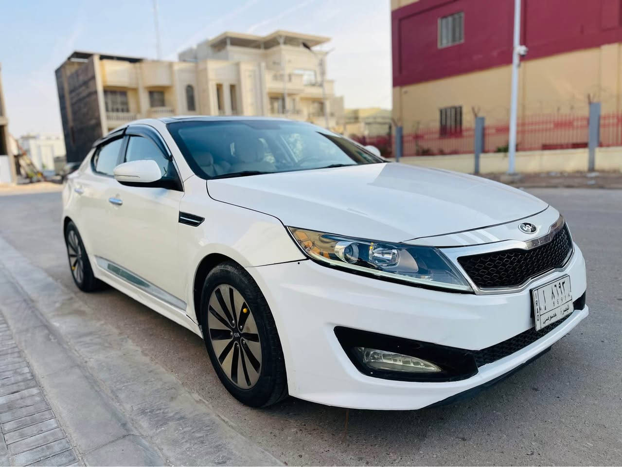 السلام عليكم للبيع كيا اوبتما موديل 2011  بصره سنويه 28 وارد خليجي فول مواصفات للاخير بانوراما بصمه تشغيل وابواب تبريد قطعتين شفتات بلستيرن محرك 2400 دوش دبل كزوز تبريد بيانو تحكم مناخي جاهزه محرك كير حداده تبريد تخم تاير ماكو بيهه نقص محتاجه بس سايق السياره مابيهه ضربه بيهه صبغ مصبوغ حزام اكفل شواصي لغود واكفلهه من الكص والباقي شوف العين اكرر شوف العين  السعر 95 وهاذا رقم صاحبهه غير متواجد ع نت *********** البصرة, العراق
