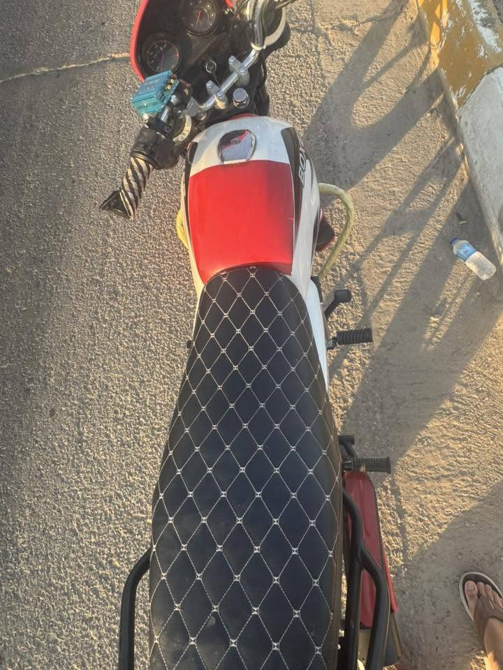 دراجه بوكسر موديل ٢٠٢٣ نضيفه كلش مابيها اي نقص مكينه ما مفتوحه ما متقرب عليها سبانه عل وضع الشركه أوراق اصوليه شوط الترقيم 
للاستفسار ***********
