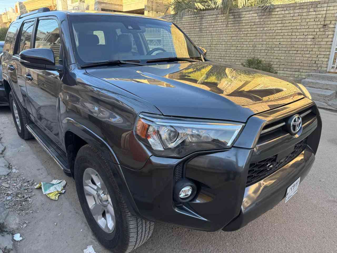 السلام عليكم 
تويوتا فورنير موديل 2023 وارد امريكي
بدون رقم 
تترقم جميع المحافظات
~ محرك 6 سلندر  / V6  4000
~ فئة SR5 فول موصفات   
~موصفات  
~ بصمة ابواب وتشغيل
~فتحة يالسقف
~ تو ويل
~ شاشة كبير  كاميرة دوار 
~ كاميرة خلفية 
~ داخل جلد اسود
~ رادار أمامي وجانبي
~ كشنات كهربائية 
~ كشن جلد 
~تحديد سرعة 
~تحكم ستيرن 
~ حجم تايرات ١٧
~ويل كب ودواسات 
~جامه خلفية تصعد وتنزل مضللة
~ (7) سبعة راكب 
وبعد بيه موصفات
~ ماشي 9 الف
~ سعر  ( 30000 )$ 
العنوان / بغداد / الدورة 
السيارة حادثهة مگلوبة ومصبوغة عام تبديل باب الصدر فقط وكما مبين في صور الحادث وايضا صورة للسونار مشتغليهة شغل جدا محترم ومضبوط
يدة باب السائق متفتح عن طريق اللامس بس تقفل عن طريق اللامس
المرايات الجانبية ما بيهة كلوب مال الرادار
لاستيكة القمارة محتاجة تكعد عدل
الجامة الخلفية مال الصندوق يحتاجلهة ترتيب لان تصعد وتنزل بطئ
رقم الهاتف /‭ *********** بغداد, العراق
