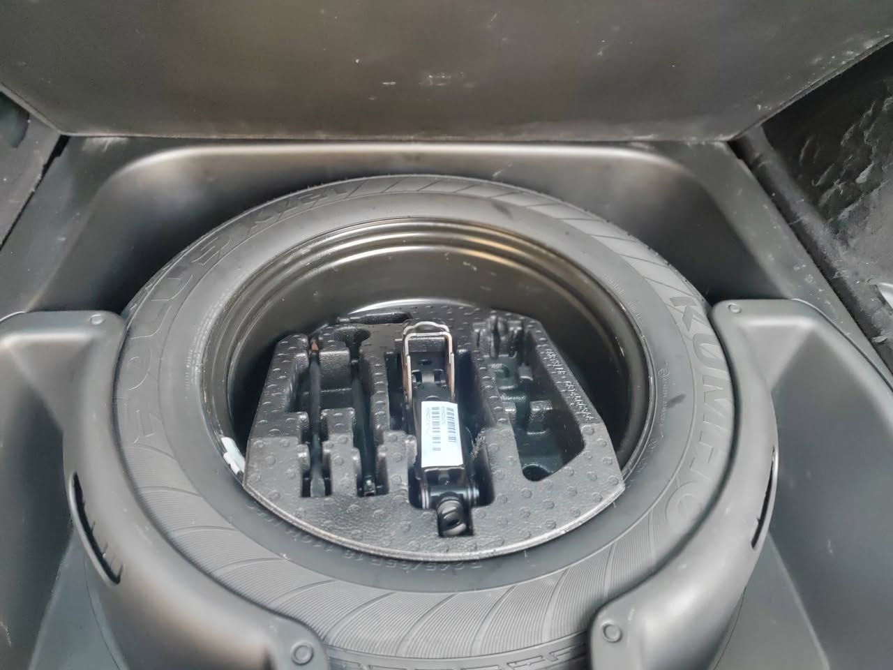 السلام عليكم
للبيع #جيب_شيروكي_لاريدو

#موديل 2013

السيارة وكالة خليجي مكفولة من الصبخ والضربة بنزين عادي رقم بغداد الدولي انكليزي حجم #المحرك 6 سلندر  3600 

#المسافة_المقطوعة 80 الف حقيقي.. 

#مواصفات السيارة فول 1/1

1.شاشة كبيرة 

2.بصمة تشغيل 

3. مقاعد جلد اصليه 

4.كراسي كهرباء

5.داخل بيجي 

6.المقاعد تدفئة مع تبريد 

7.سلايت بنرواما

8. سستم صوت 

9.جنطة قطعتين 

10.يدات ستيل اصل 

11.تبريد قطعتين ثلج 

12.تحكم استيرن جهتين 

13.ناقل حركة ٨ نمر 

14.فور ويل 4×4

15.كاميرا خلفية دوارة أصلية 

16.حساسات امامي خلفي

17.زراكات لايت 

18.كلوب طوارئ بالجنطه

19.برده بالصندوق شركة

20. ماوس تحكم أنظمة القيادة 

21. بصمة أبواب

سيارة جديدة بعدها بوضعية الشركة المكان #بغداد #حي_تونس

السعر 210 وبيها مجال

للتواصل الاتصال على الارقام التالية 

***********

***********
