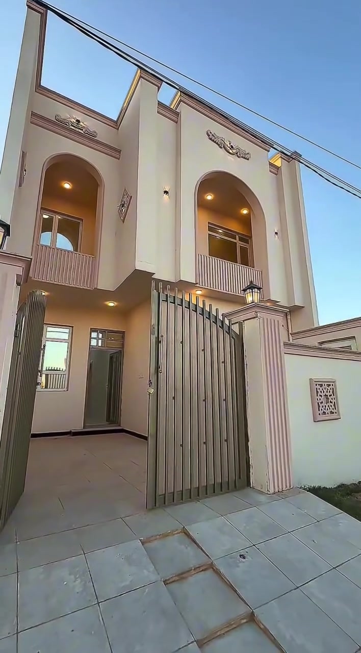 ✨ عرض العيد ✨
دار سكنية حديثة للبيع بتفاصيل مدروسة وتنفيذ بإشراف هندسي يضمن الجودة والدقة بكل زاوية 🏡
📍 الموقع:
الديوم – التصنيع قرب الدفاع المدني
📐 المساحة:
١٥٠ متر مربع
الأبعاد: ٧.٥ × ٢٠
▪️ ٤ غرف نوم مريحة
▪️ ٤ حمامات بتشطيب متكامل
▪️ سطح شتايكر مع عزل فلين
▪️ واجهة لبخ حديثة مع تطعيمات فلين
▪️ بناء حديث وتنفيذ هندسي مرتب
دار مناسبة للسكن العصري والراحة العائلية، بتفاصيل تعكس الفخامة وجودة التنفيذ ✨
📞 للاستفسار:
***********
***********
📍 أو زيارة موقع مكتبنا: الديوم – شارع ٦٠
