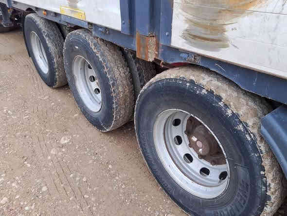 لبیع عربانە رقم دهوک 
تخم تایر جدید 
جانب 90 
سعر 75 مجال 
***********
