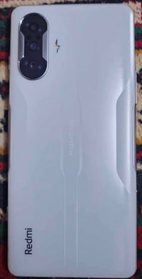 موبايل للبيع ريدمي k40كيمنك غني عن التعريف اذكره 256 بوبجي 90فريم شاحن...