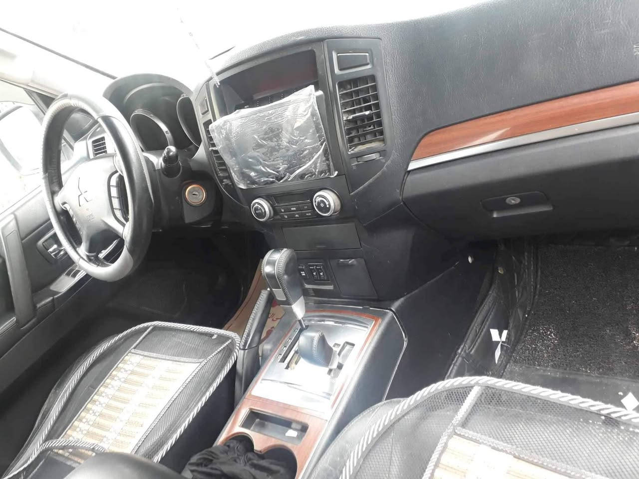 السلام وعليكم من رخصت الادمن المحترم باجيرو حبتور موديل 2008 كلش جديده مكفوله من الصبغ والتبديل ماشيه 170 الف مكينه 3800 رقم بابل بسمي مشروع وطني لل 27 ملاحظه السياره جاهزه وترايها اخبل ناعمه كلش رقمي ***********
