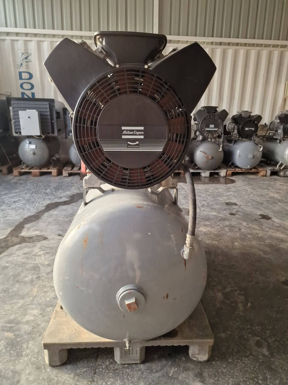 السلام عليكم 
 يوجد لدينا كمبريسر ال ١١  LE11 من شركة أطلس 
صناعة اوروبيه 🇪🇺
15 حصان
510 لتر

العنوان النجف الاشرف 
البوحداري عمود ٤٠
WhatsApp ***********
