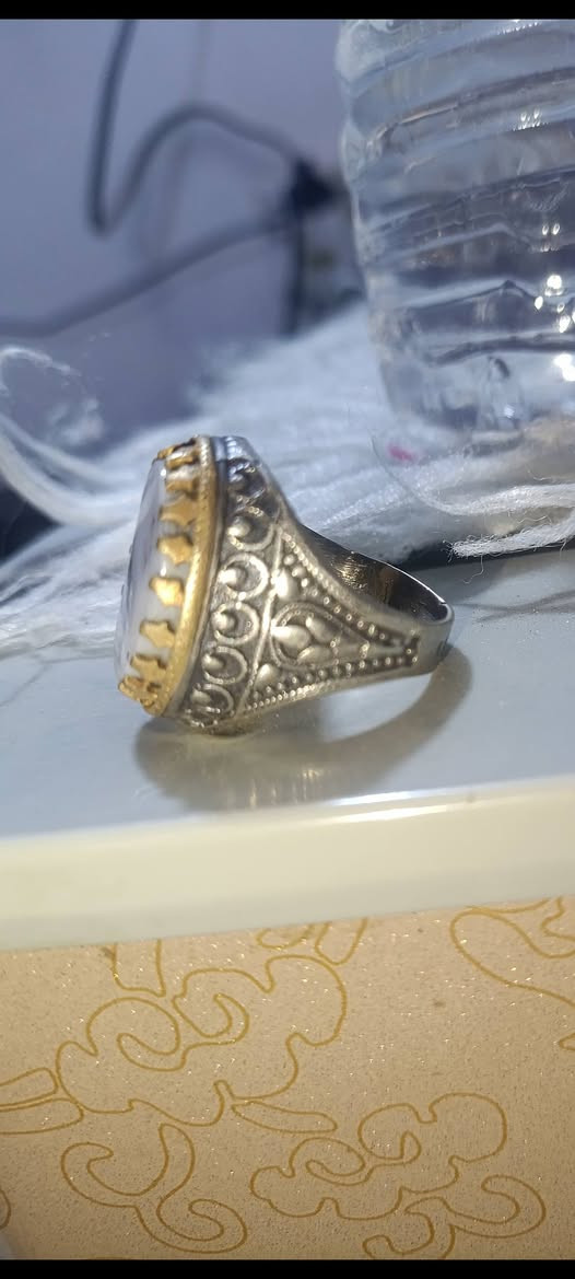 عقيق شجري طبيعي شرط الفحص *********** عنوان البصره يوجد توصيل جميع المحافظات سعره 50,000
