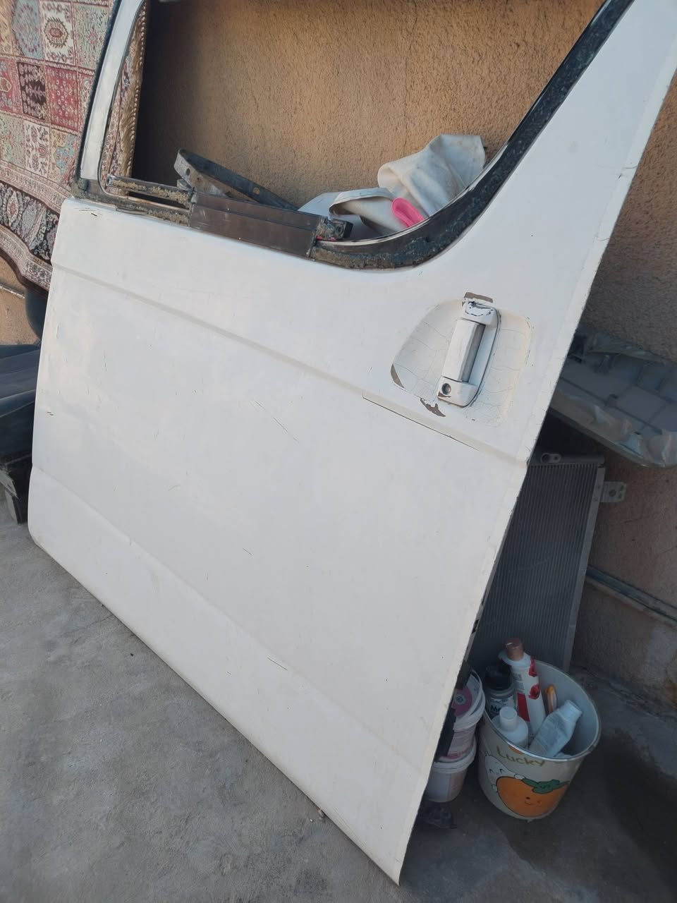 السلام عليكم
*********** 
غراض  جنبي وهايكر وفتون وهايسه للبيع
باب سلايت مال جنبيH2 موديل2019 بي طخه بسيطه مثل ما موضح بلصور الباب بلادي شركه السعر 250 الف
2 ماصدات جنبيH2. السعر 50 قفل
3 تجوات هايسه عدد 10  التجوه ب5
4 تجوات جنبي H2 عدد مفتوح سعر التجوه 5
5  كشن يصير اباب السلايت الكبير ب٧٥ ولصغير ب 35
6  كشن قلاب جنبي H2 ب 30
7 بكَ لايتات هايكَر زوج اصليات واحد بي كسر واحد جديد كلش السعر 100
8 شباك هايسه قديم السعر 20 الف
9 جام فتون اج وان مال الصفاح هوه ولسجج مالته
10 تجوات فتون القطعه ب5
11  بطانه باب سلايت جنبيH2  السعر 40 الف
12 قواعد مراوح جنبي H2
