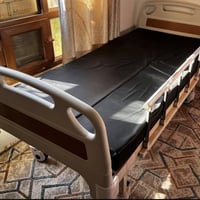 سرير طبي متحرك • سرير طبي