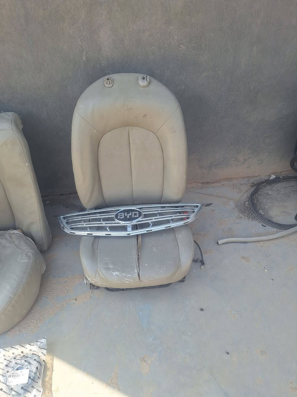 السلام عليكم غرض بي وايدي نضيفات بيع شلع ٢٥٠الف دينارمكان الصويره الاستفسار عله الرقم ***********
