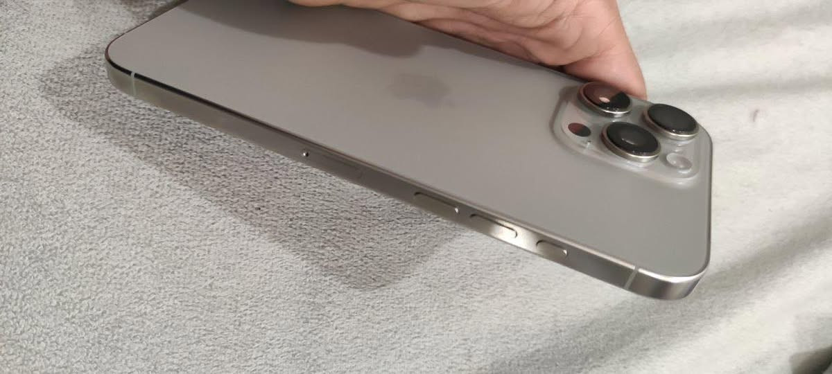 ايفون
16 برو ماكس للبيع
استخدام قليل كلش بطاريه 100 بعده بل ضمان 
ذاكره 256
سعره مليون و 400
***********
مكاني بغداد
