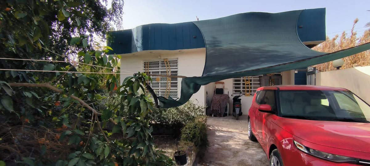 دار للبيع بسعر قطعة ... مع الأثاث أو بدونه ... تسليم مباشر عند البيع او خلال فترة قصيرة جدا
طابو زراعي سند 25
المساحة: 285م الواجهة 10م (تحت البناء 120م غرفتين نوم، استقبال، صالة، مطبخ، صحيات وباقي المساحة حديقتين وكراج سيارة كبير
الموقع: الجهة المقابلة لفندق البارون/ عمود 84
السعر: 175 وبي مجال للشراي

للإستفسار ***********
