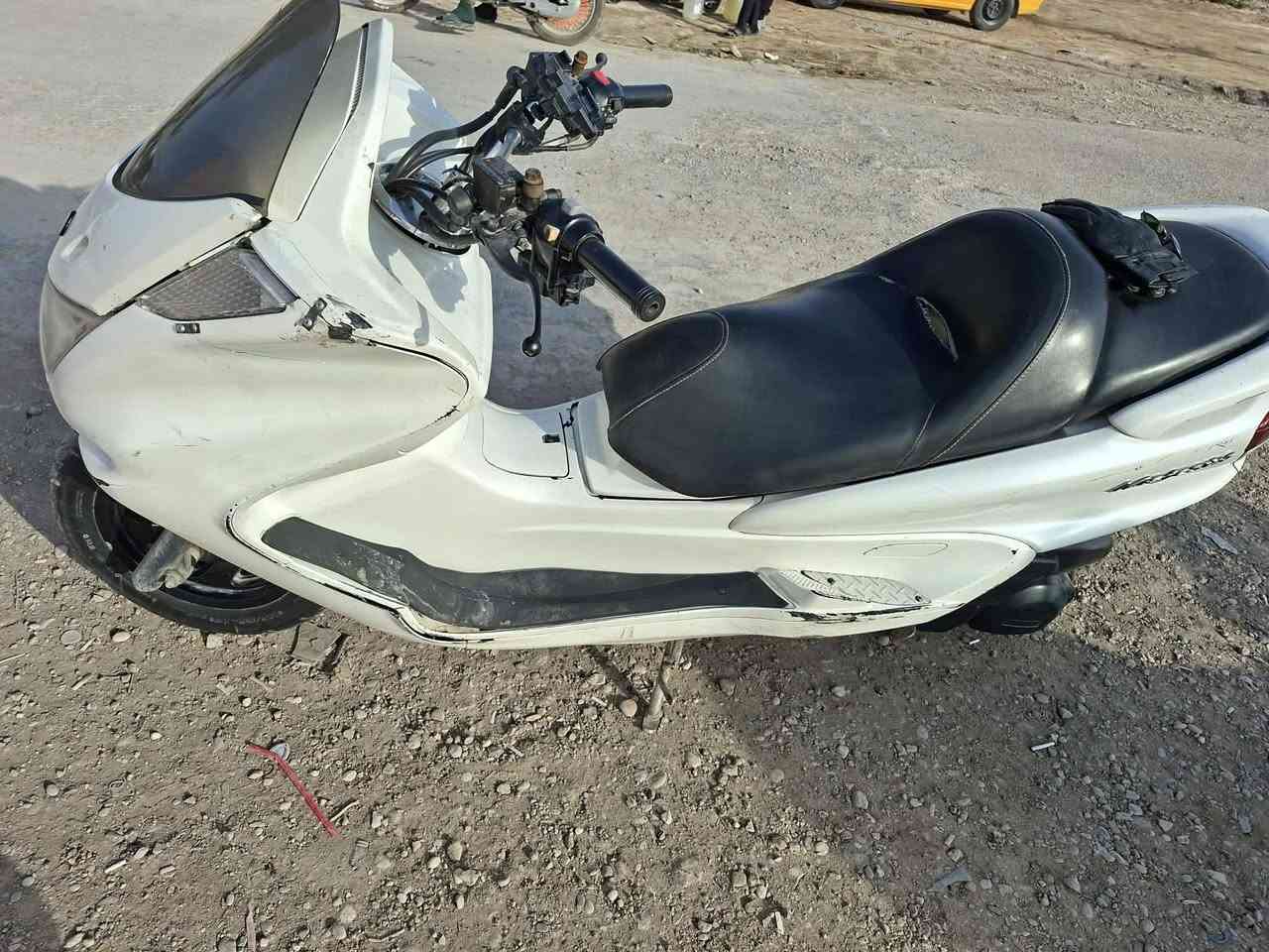 مكلف بالنشر دراجة ماجسته للبيع 
السعر : 675 وبيه مجال 
الشراي يتصل على رقم صاحب الدراجة 

‭0777 559 1382‬
