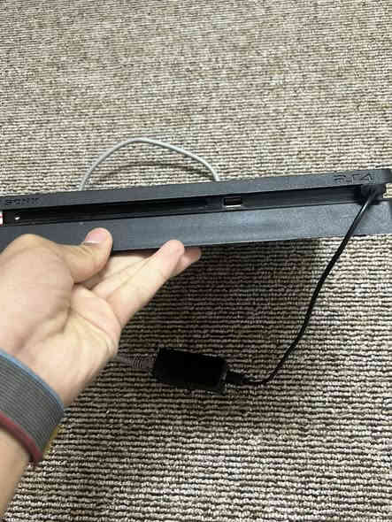 بلي فور استعمال قليل يعني جهاز نضيف 
مهكر 
500كيكه 
جوستك اصلي 
و تجاري رايدله صيانه 
تجي افحصلك هوه وتروح شرط بلي فول 
للاستفسار الاتصال *********** متوفر وتساب
