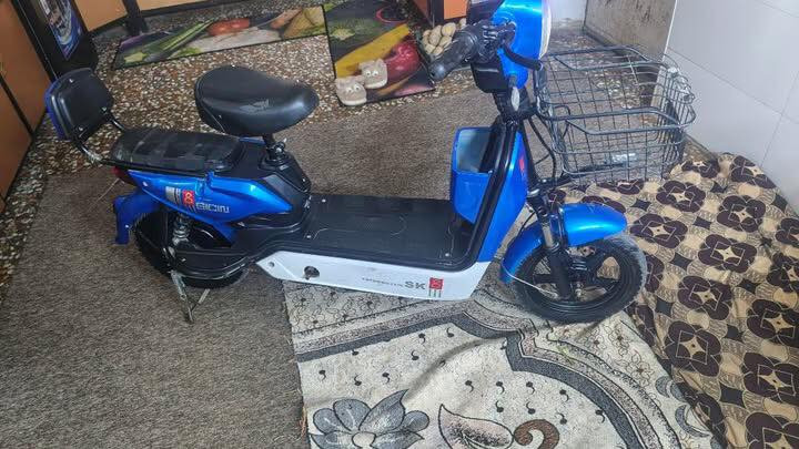 السلام عليكم دراجه شحن للبيع نظيفه بمعنى الكلمه حتى البايدرات ممشدوده بيها اشارات صفارة انذار بصمتين سعرها مناسب ١٧٥ وبيها مجال مكان بابل حي الجامعه ***********
