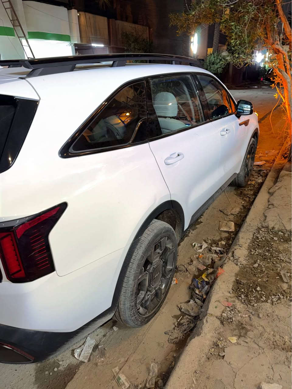 السلام عليكم
للبيع سورنتو مديل 24
فول موصفات vip 
xline 
حادثه مبين بالصور مبدل بنيد فقط والجاملغ الايمن بي بارد وشويه صبغ
رادر امامي خلفي 
حساسات امامي خلفي
كشنات خلفيه منفصل
كشنات امامي كهرباء +هيترات
بنورما
منافذر تايبسي بالكشنات امامي وخلفي
صندوق كهرباء
ويل 20
لايت زنون اربع عدسات
تخم تاير جديد 
ادامه كامله 
ماشيه 17 الف
بعد بيها موصفات 
سستم اناره مسويلها 
سياره جاهزه 
مكان السياره بغداد شارع فلسطين 
*********** بغداد, العراق
