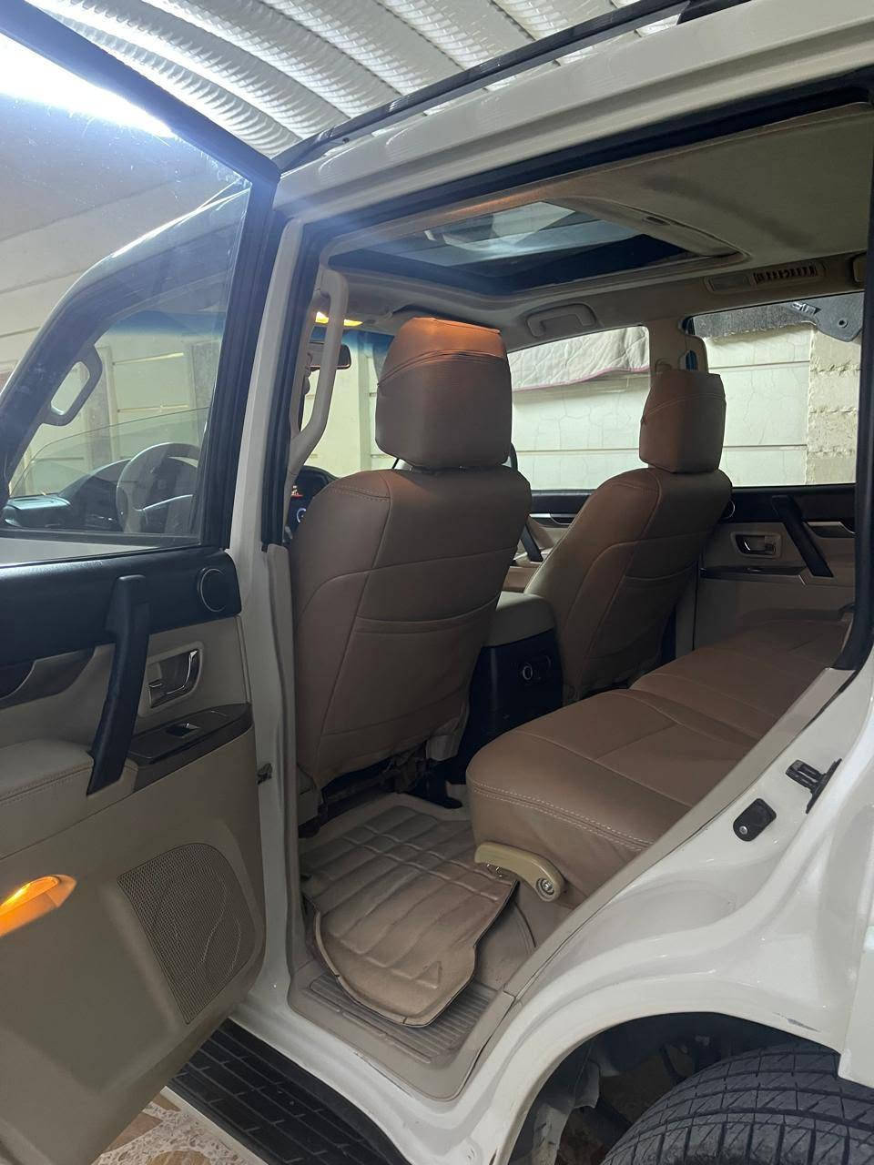 MITSUBISHI PAJERO 2014
السلام عليكم
للبيع
باجيرو 2014 حبتور محرك 3500
مكفولة كفالة عامة
رقم سليمانية بأسمي تريد تحويل او وكالة 
السيارة جديدة كلش ومتصرف عليها ولا دينار
تخم تاير جديد
كير ومكينة مكفولات
جلد
كشن السايق والسكن كهرباء
دمام خلفي
شاشة
كامرا خلفية
حساسات
مري شفط
زراك لايت
تحكم ستيرن 3 جهات
فتحة سقف

عنوان السيارة ديالى بعقوبة

***********

السعر 170 ورقة وبي مجال
