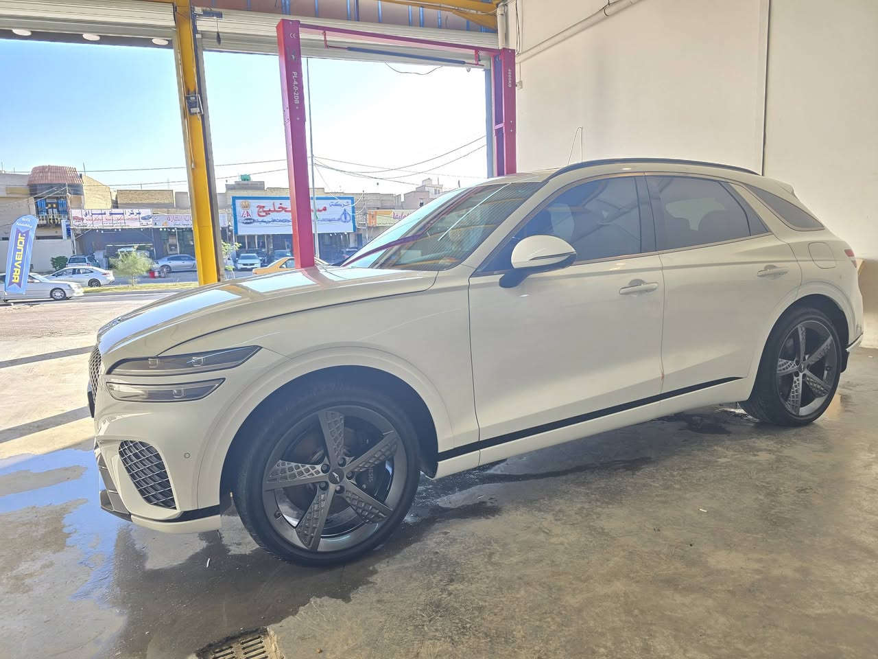اللهم صلى على محمد وال محمد 

� للبيع – Genesis GV70 سبورت برستيج | موديل 2023
او مراوس 

🔹 4 سلندر
🔹 AWD
🔹 5 ركاب
🔹 فل سبك – أعلى فئة

⭐ المواصفات كاملة:
تشغيل عن بُعد
فتحة سبورت برستيج
مقاعد جلد كهرباء
تبريد مقاعد (قطعتين)
مقاعد حار / بارد
تدفئة مقود القيادة
تدفئة المقاعد الخلفية
مقاعد تدليك
مقعد السائق ميموري
ستيرن كهرباء
شفتات خلف المقود
فل تحكم
هاند بريك بصمة
بصمة تشغيل
بصمة أبواب
شاحن وايرلس
ماوس تحكم بالشاشة
شاشة وسطية + لوحة قيادة رقمية
دعم Apple CarPlay & Android Auto
كاميرا خلفية
كاميرا 360
رادارات 360
مراقبة النقطة العمياء
نظام تحديد المسار
نظام فرملة طوارئ
مانع انزلاق
مثبت سرعة
أوتو هولد
أوتو بارك + ركن السيارة بالتحكم عن بعد
مستشعرات وقوف
6 وسائد هوائية
مراي شفط
صندوق كهرباء شفط
فتحة سقف + بانوراما
إضاءة محيطية
لايتات LED
بك لايت LED
كشافات ضباب
حساس مطر
ستائر خلفية
تحكم تلقائي بالمناخ
إضاءة ترحيب بشعار Genesis عند الاقتراب
اللغة عربية + إنكليزية

📝 ملاحظات:
✔️ السيارة كاملة من كل النواحي
✔️ كل الأنظمة محدّثة
مكان كربلاء 
رقم بغداد باسمي ومميز 
***********

💰 السعر: 32000 مجال بسيط
