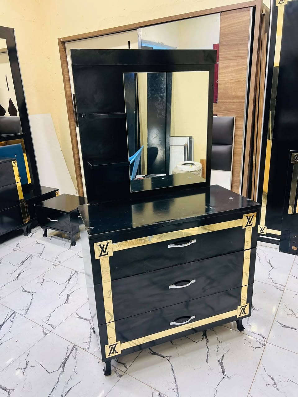 غرفة نوم مستعملة🇹🇷
 نضافة80 ٪💯
عدد القطع / 5
نضام / أسلايت 💢 
400🔒
شد ونقل داخل بغداد مجاني🚛
يوجود توصيل محافضات


**إذا كنت صاحب هذا الإعلان وتريد حذفه لأي سبب، رجاءا أرسل رسالة إلى الدعم الفني**