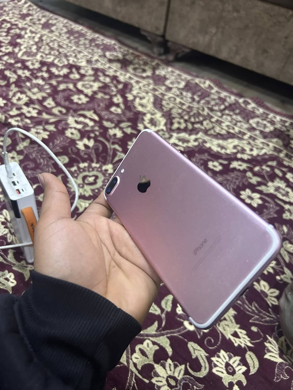 السلام عليكم
جهاز ايفون 7بلس
الجهاز نضيف وكارتون الاصلي وياه 
الجهاز امريكي  ذاكره١٢٨. بطاريه جديده مبدله نوعيه جيده 
نواقص الجهاز بس مايك مال سيمكارت 
والشاشه مكسوره ولاكن لامثره عل اللمس ولا لمسه ثگيل 
الجهاز سعره ١٧٥وبيه مجال 
***********
