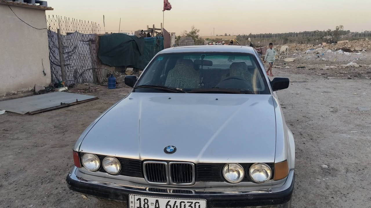 سلام عليكم بيم موديل واحد و ٩٠ السياره حلوه وناعمه رقم بابل نكليزي السنويه ال ٣٠ رايده ب ٣٧ وبه مجال الف دينار ماء تصرف عليه مكاني بغداد الدوره ابو دشير ***********
