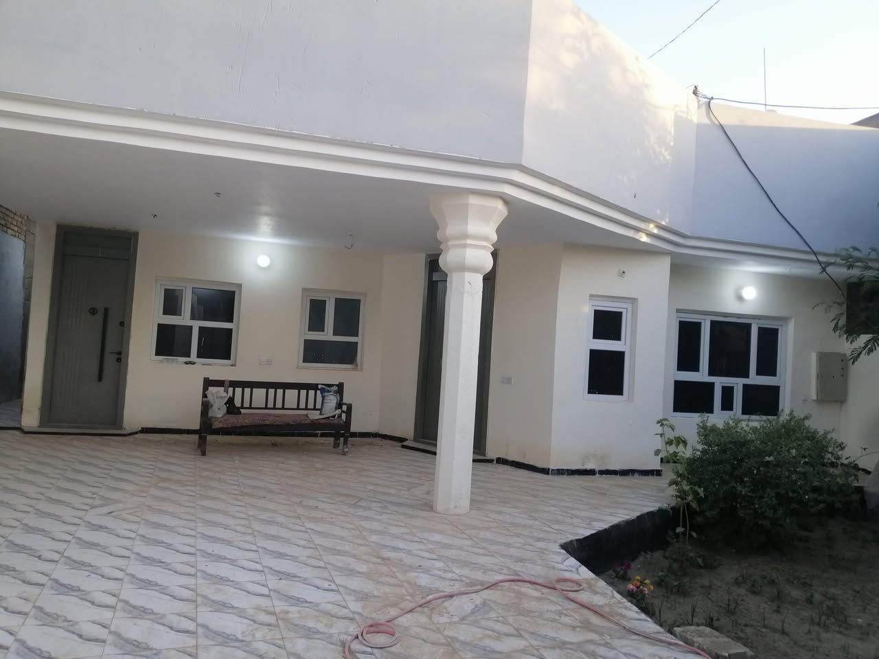السلام عليكم  دار للبيع المساحة 260م
#بعقوبه_المفرق_قرب جامع الحاج نعمة مكلف بالنشر
محتويات الدار /4غرف نوم +استقبال كبير+هول داخلي +مطبخ وصحيات وكراج وحديقة 

رقم صاحب الدار للاستفسار

#الرقم_***********
