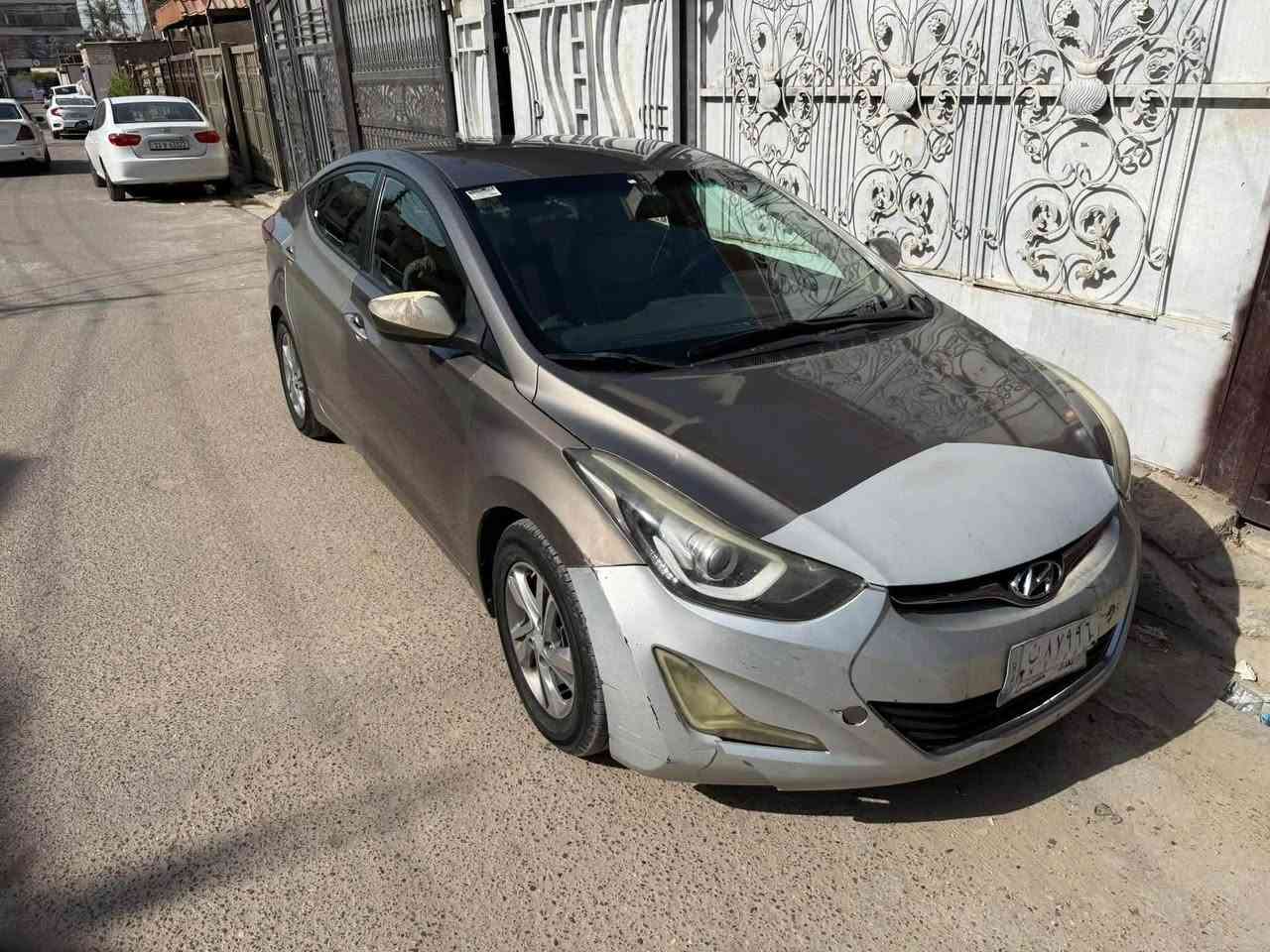 السلام عليكم النترا ٢٠١٥ امريكي حادثها جاملغ سايق مصلح نفسه بدون دواخل وباب خلف السايق كلير وبالعراق بيها طخه بالباب الخلفيه ومصبوغه وباقي كفاله سياره بلاديه مكفوله من الدواخل رقم بغداد تحويل مباشر سنويه جديده تبريد شغال تخم تاير جديد سياره جاهزه السعر ٩٢ وبيها مجال بغداد الزعفرانيه *********** م ***********
